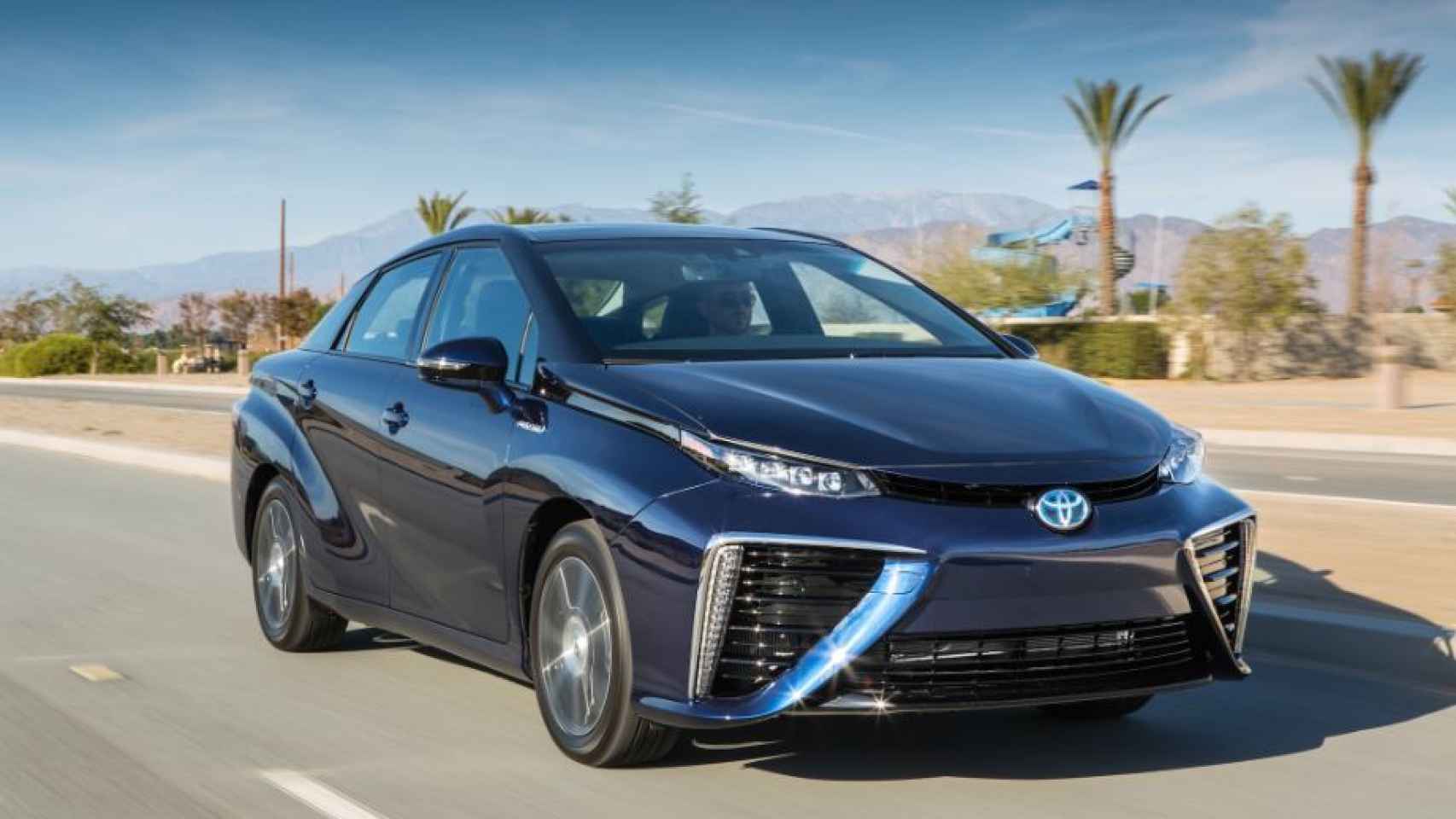 El Toyota Mirai genera electricidad a partir de hidrógeno
