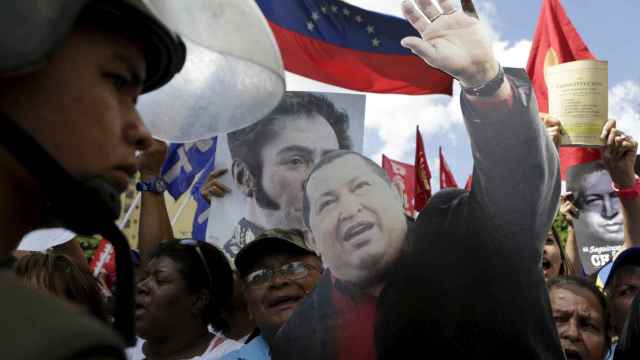 Partidarios de Nicolás Maduro se manifiestan a las puertas de la Corte Suprema
