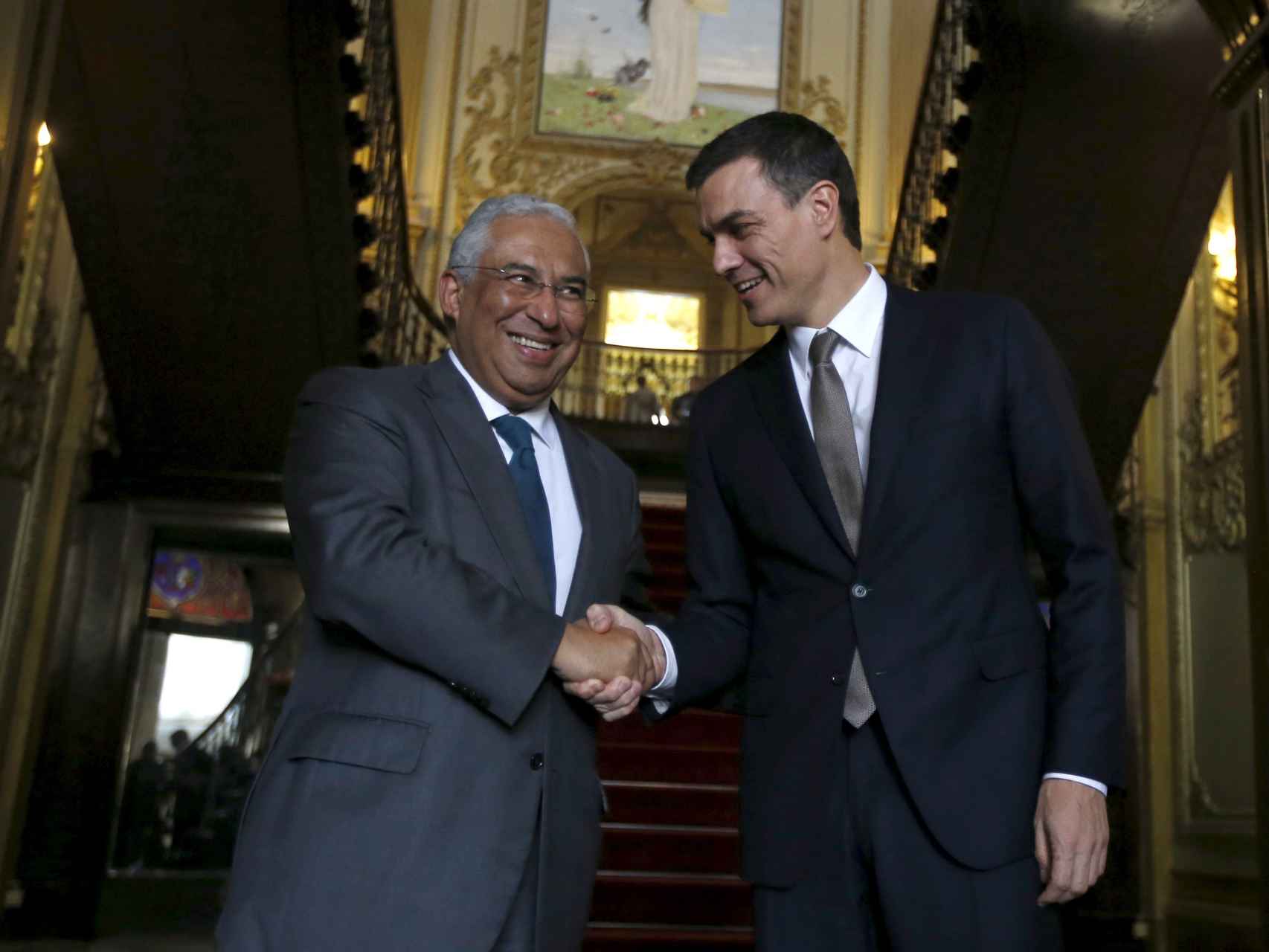 El primer ministro luso Antonio Costa junto al líder del PSOE, Pedro Sánchez.