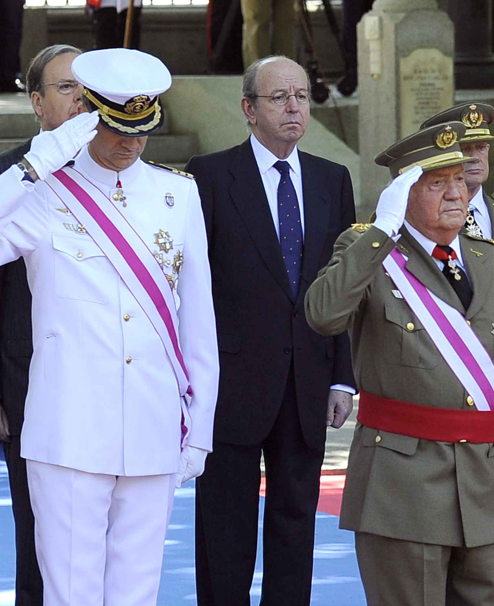Rafael Spottorno, entre Juan Carlos I y Felipe VI.