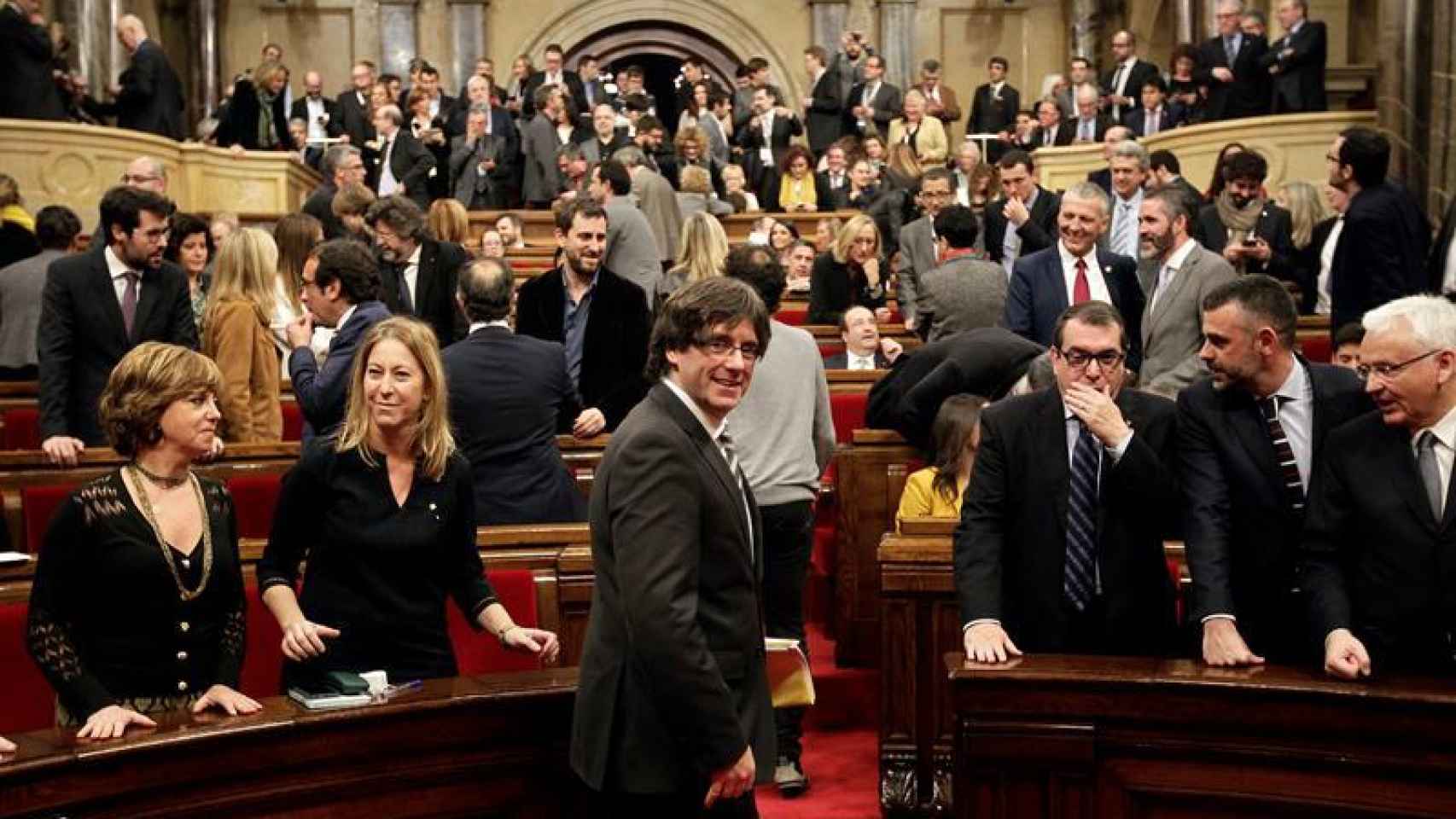 El candidato de Junts pel Sí a la Presidencia de la Generalitata su llegada este domingo al pleno del Parlament de Cataluña.