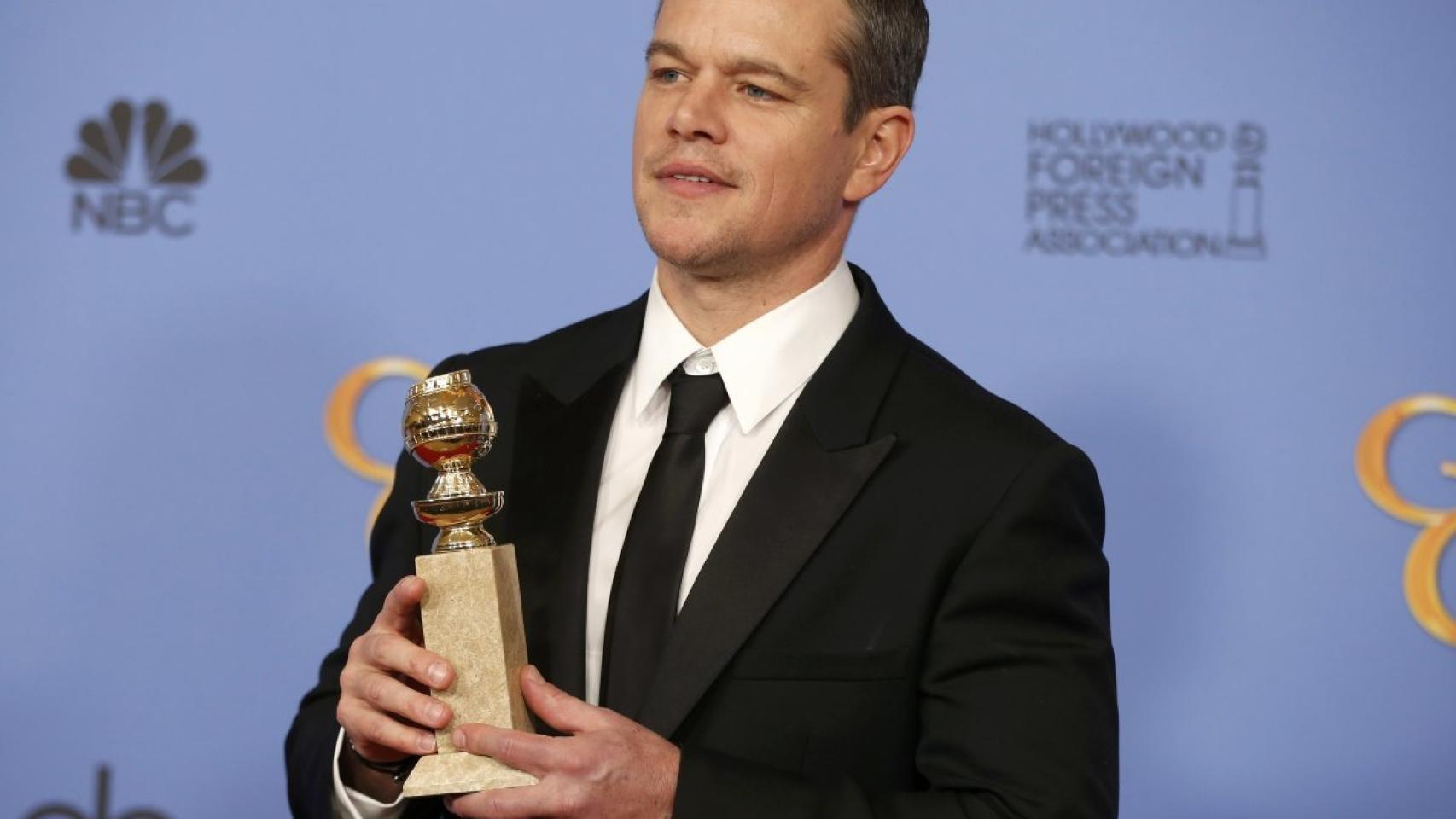 Matt Damon posa con el galardón.