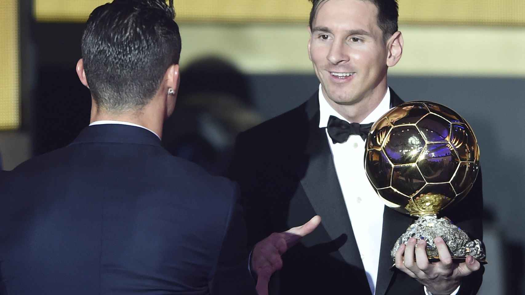 Cristiano saluda a Messi en Zúrich.