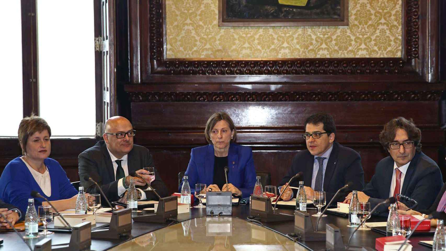 La presidenta del Parlament catalán, Carme Forcadell, preside una reunión de la Junta de Portavoces