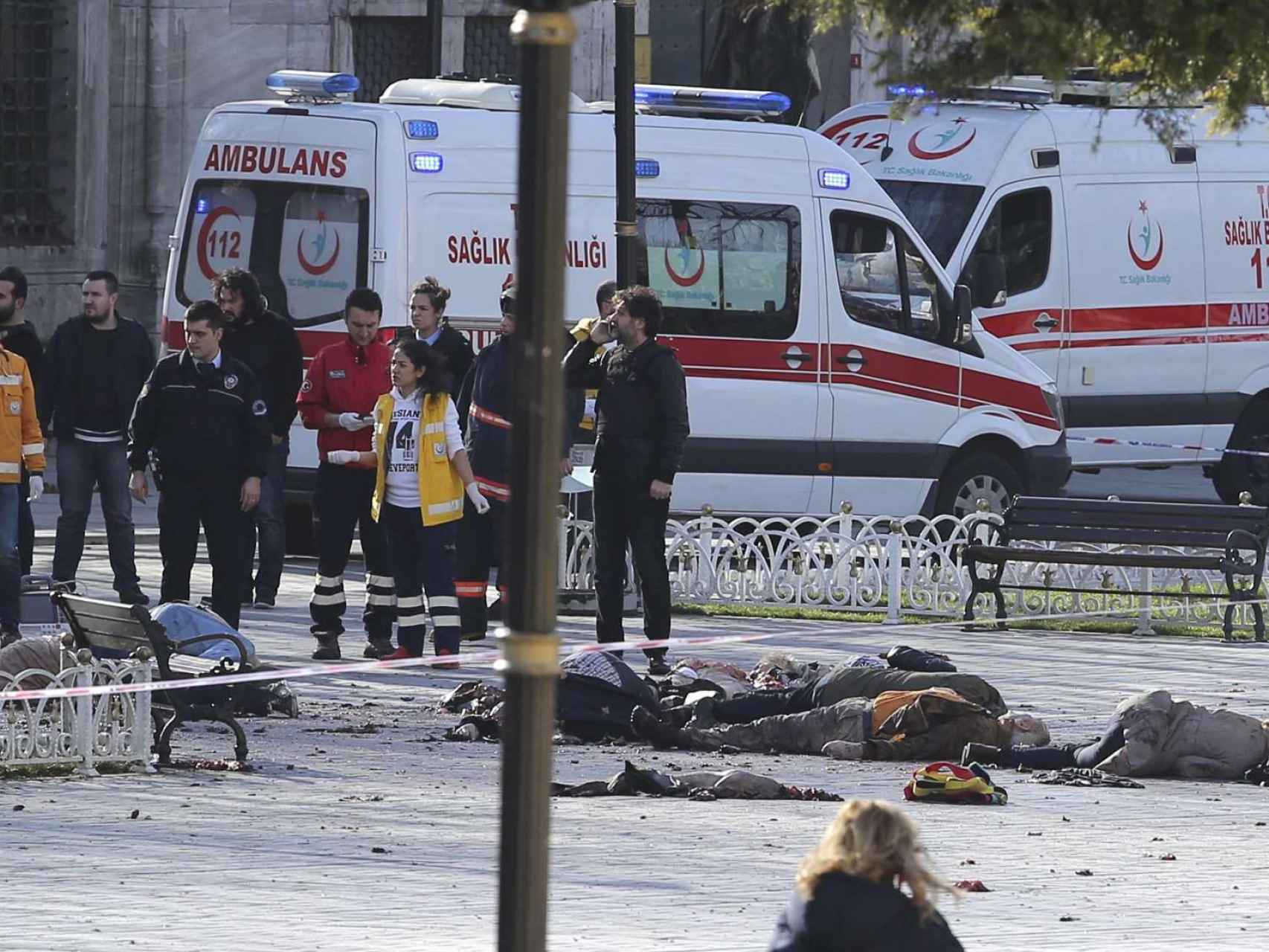 Una explosión deja víctimas mortales en una plaza turística de Estambul.