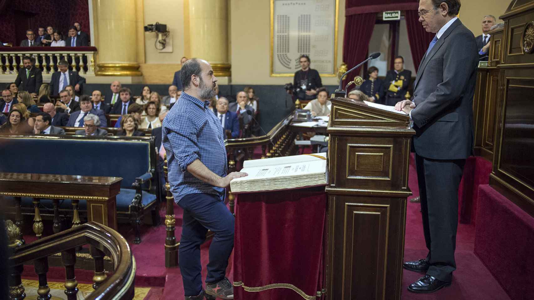 Oscar Guardingo ha recriminado al presidente del Senado que no le dejara prometer en catalán
