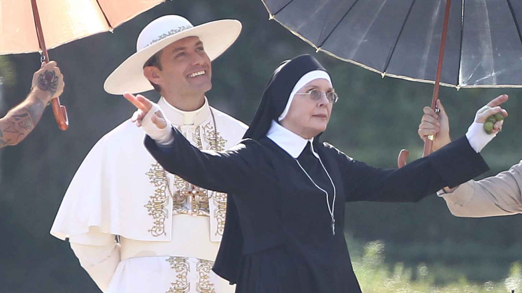 Jude Law y Diane Keaton en Venecia durante el rodaje de The Young Pope