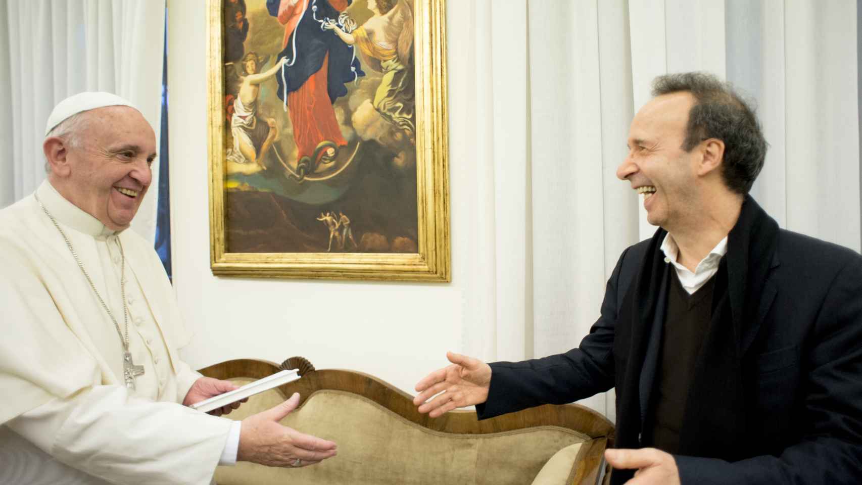 El Papa Francisco y el director Roberto Benigni en la presentación de el libro