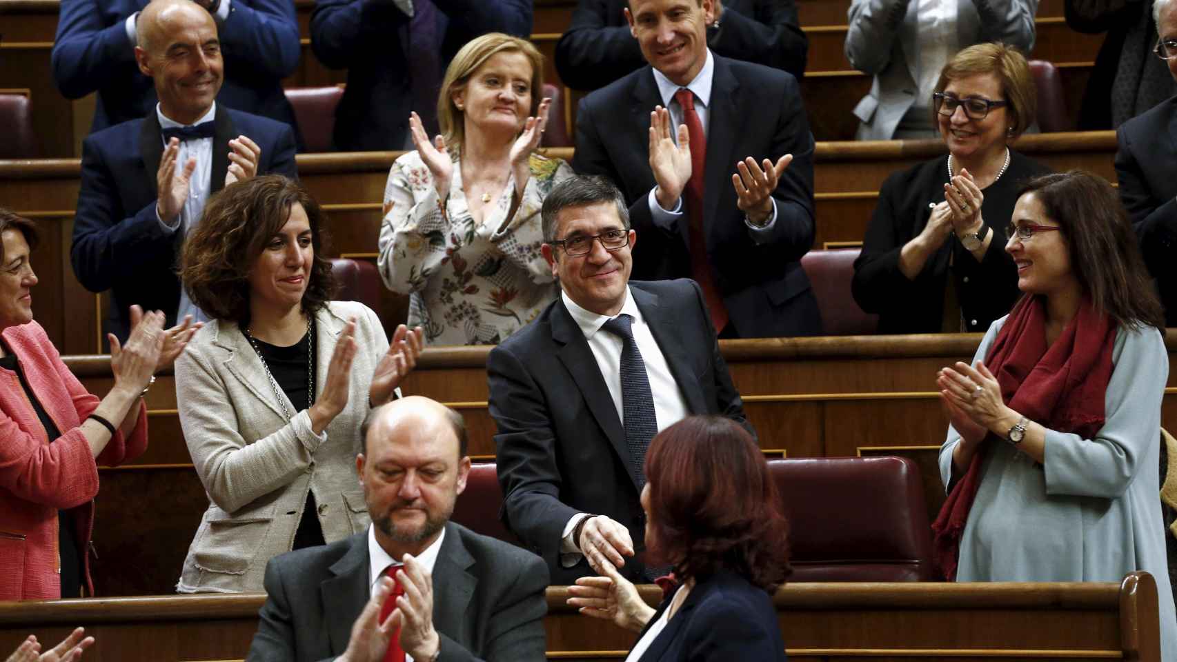 Patxi López, aplaudido cuando fue elegido presidente del Congreso.