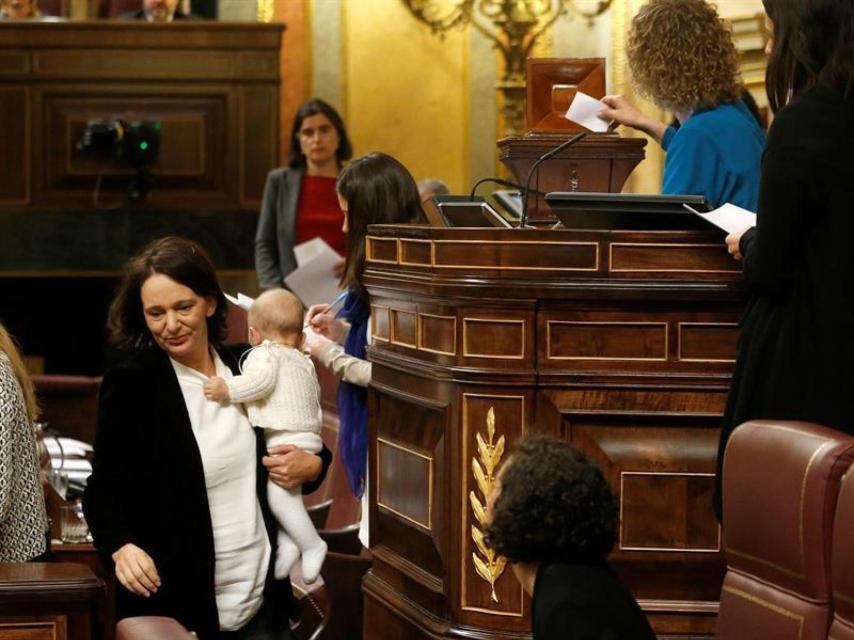 Carolina Bescansa tras votar para la elección del presidente del Congreso/Sergio Barrenechea/EFE