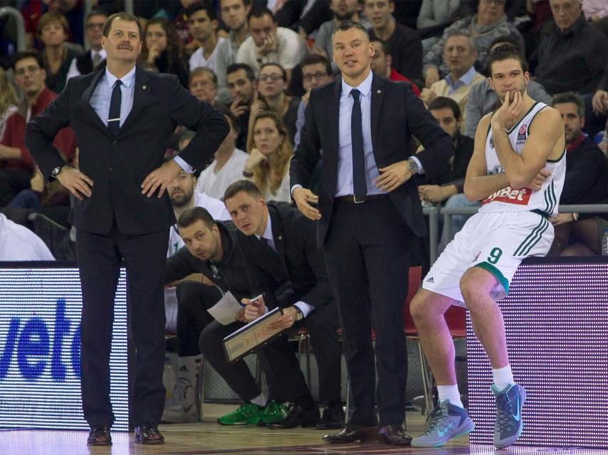 Krapikas, Jasikevicius y Kalnietis en un encuentro reciente de Euroliga.