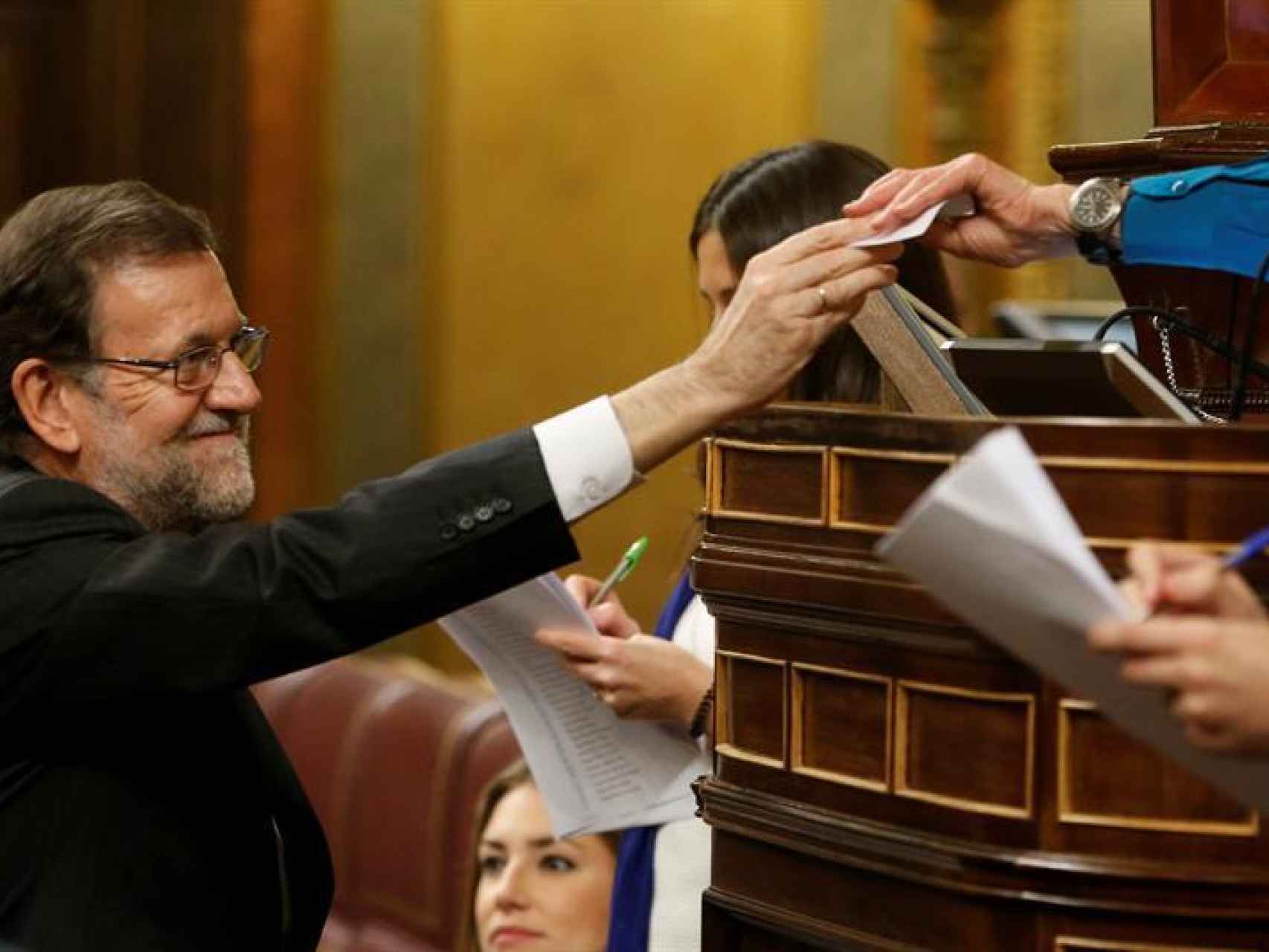 Mariano Rajoy vota para la elección del presidente del Congreso de los Diputados/J. J. Guillén/EFE