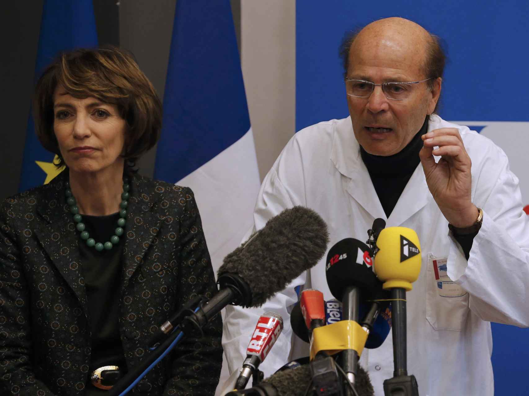 La ministra de Salud francesa y el neurólogo que atiende a los afectados.
