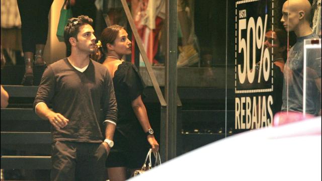 Bustamante y Paula Echevarría pillados en plenas rebajas