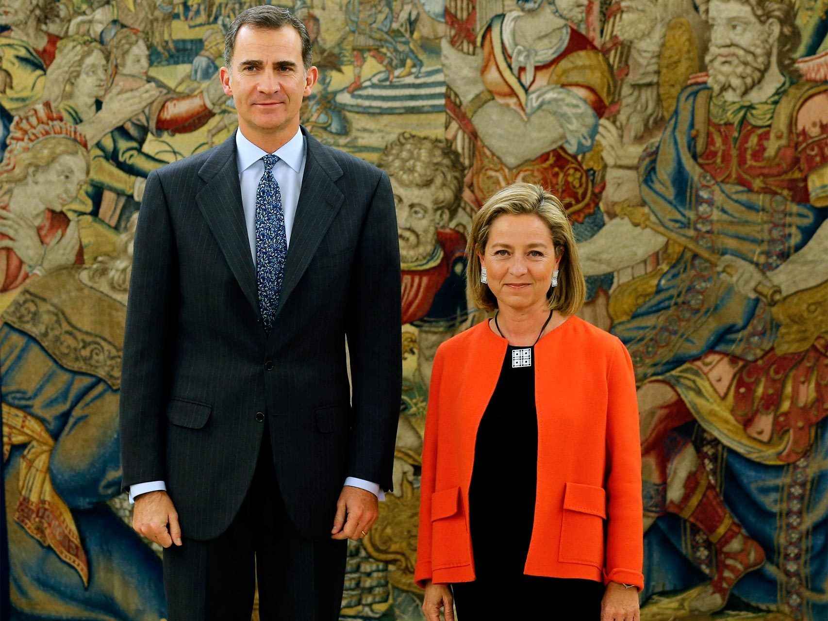 La diputada de Coalición Canaria Ana Oramas, con el rey Felipe VI.