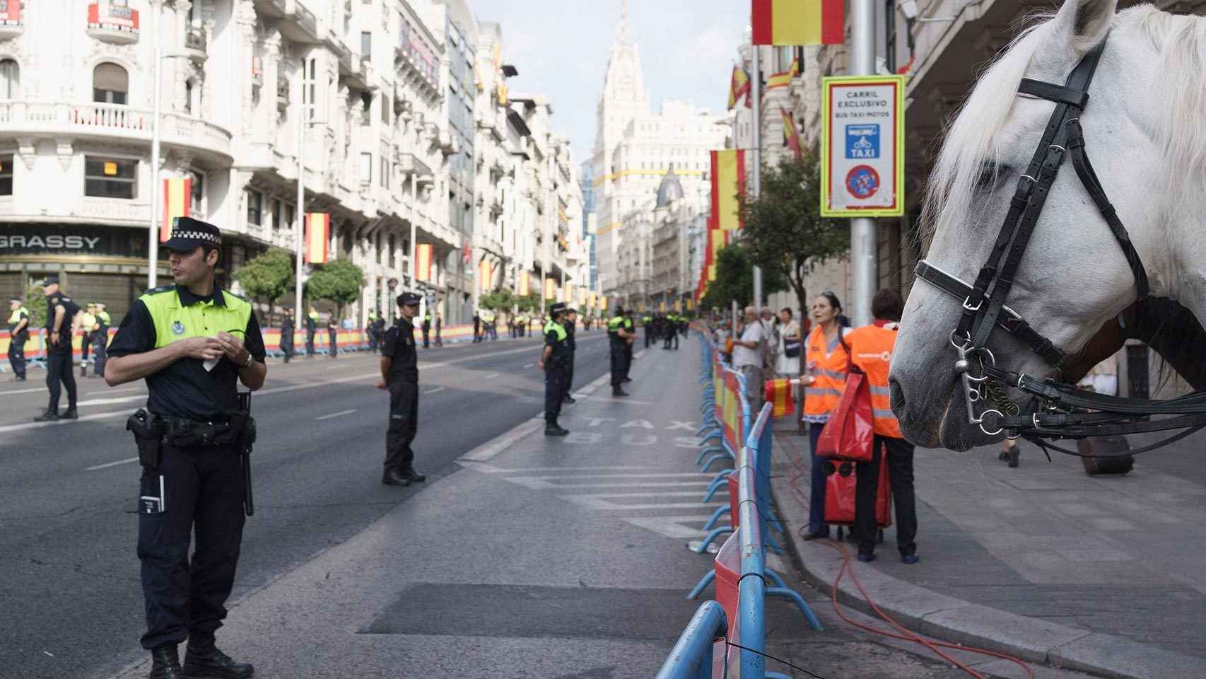 Policía en Madrid, el día de la coronación de Felipe VI.