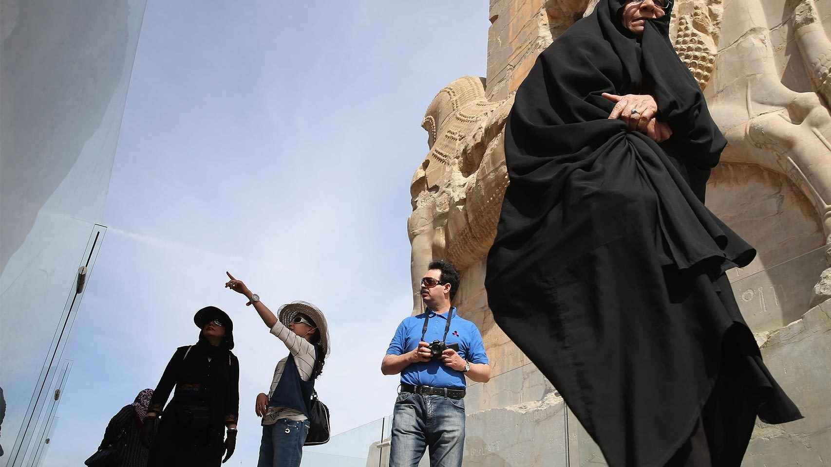 Turistas visitando Persepolis.