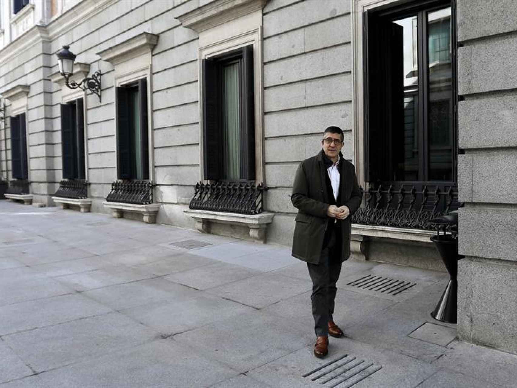Patxi López se dirige a su despacho en la Camara Baja/Sergio Barrenechea/EFE