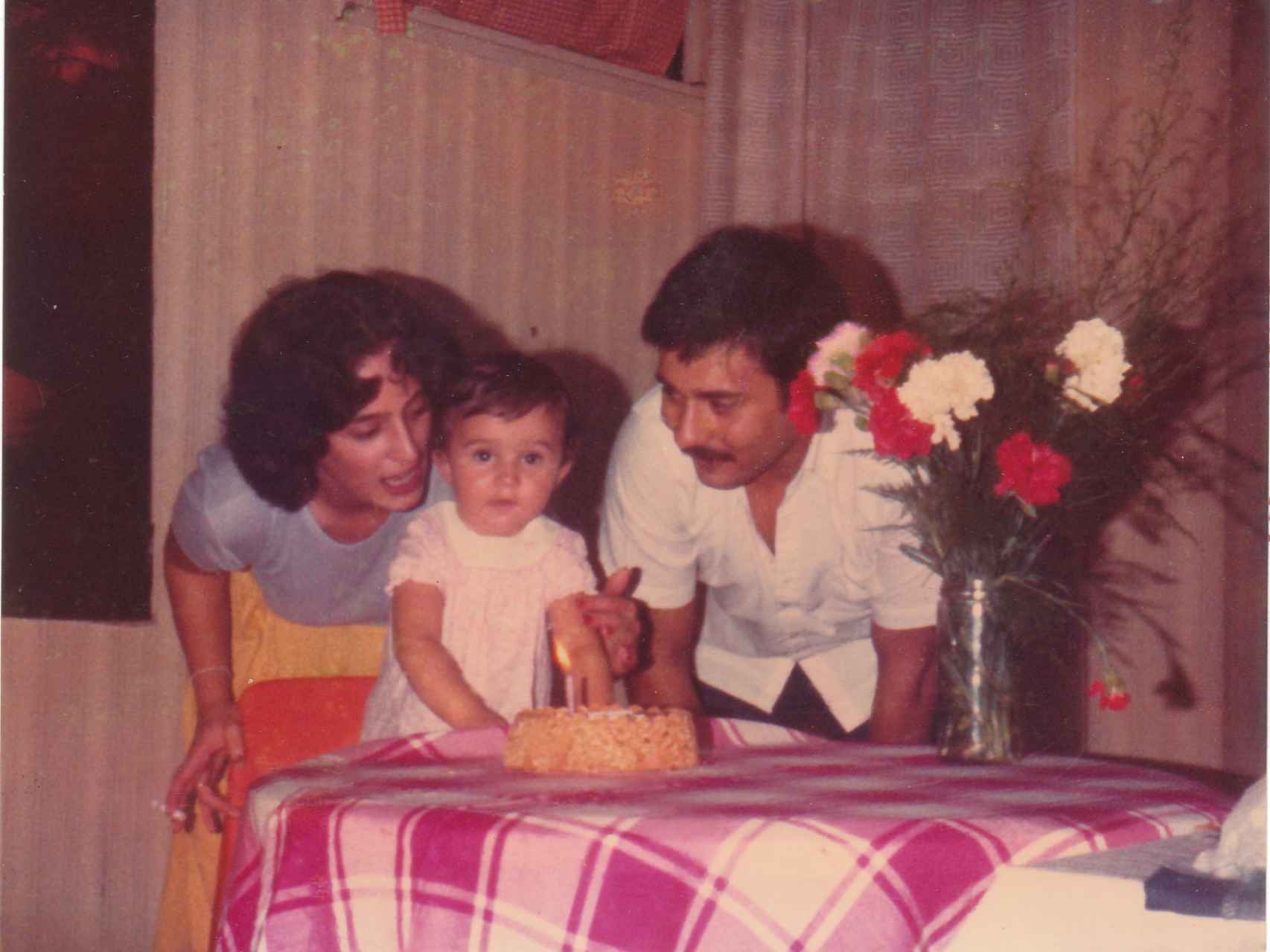 Laura Martín y Juan Carlos García Goena celebran con su hija el primer cumpleaños de esta.
