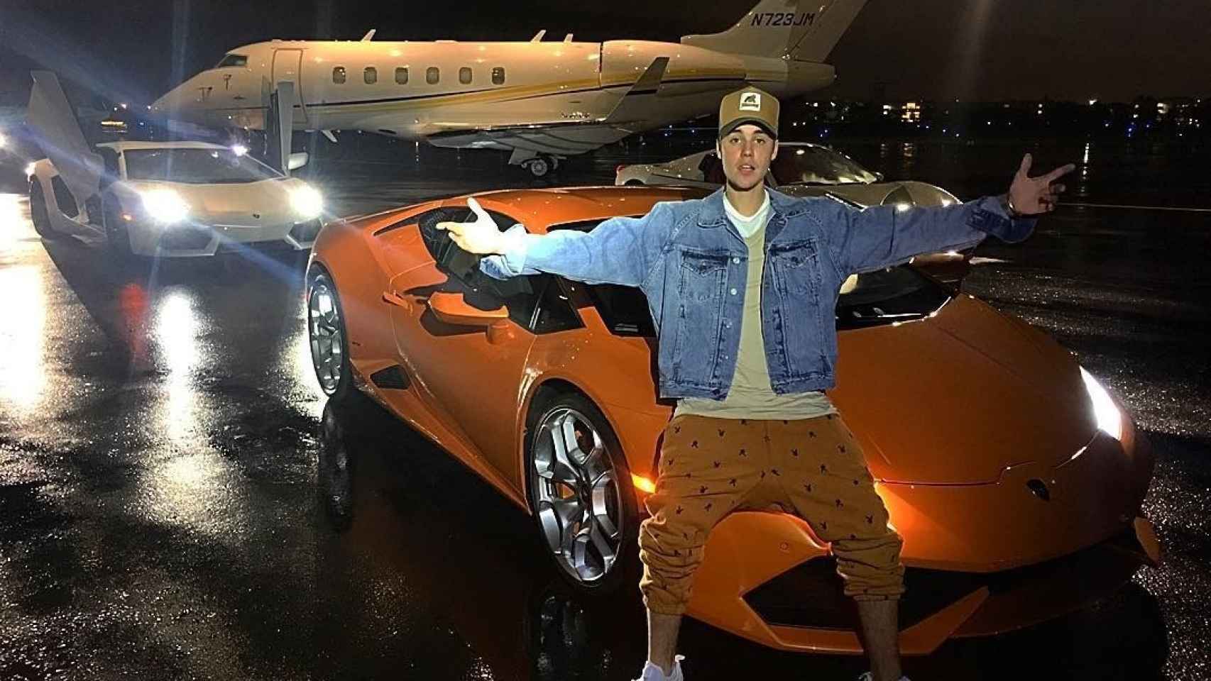 Justin Bieber muestra su colección de deportivos y su avión privado
