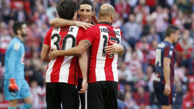 Aduriz celebra un gol ante el Eibar