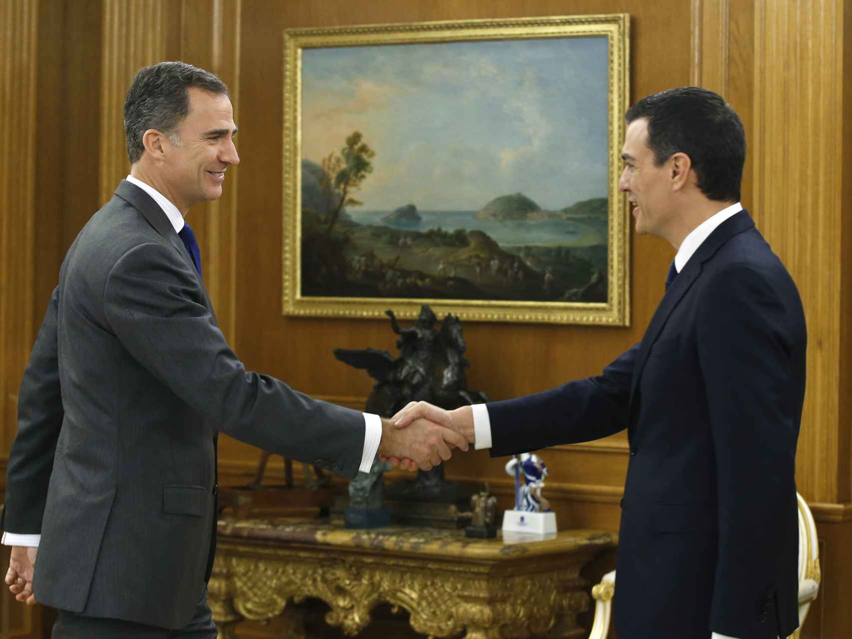 Pedro Sánchez junto al Rey en la primera ronda de consultas.