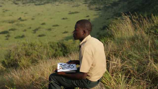 Tom, 19 años, aspira a ser guarda forestal en Uganda