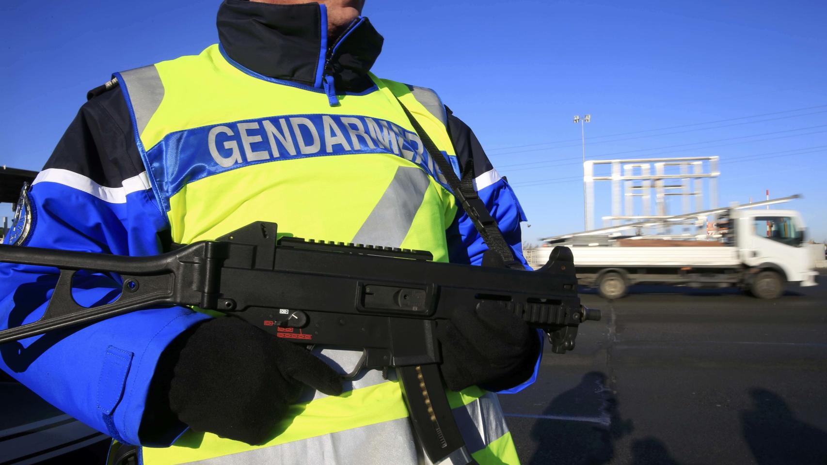 Un hombre con dos sables ataca a varios agentes de policía en Vitry-sur-Seine de París: fue abatido y se encuentra grave