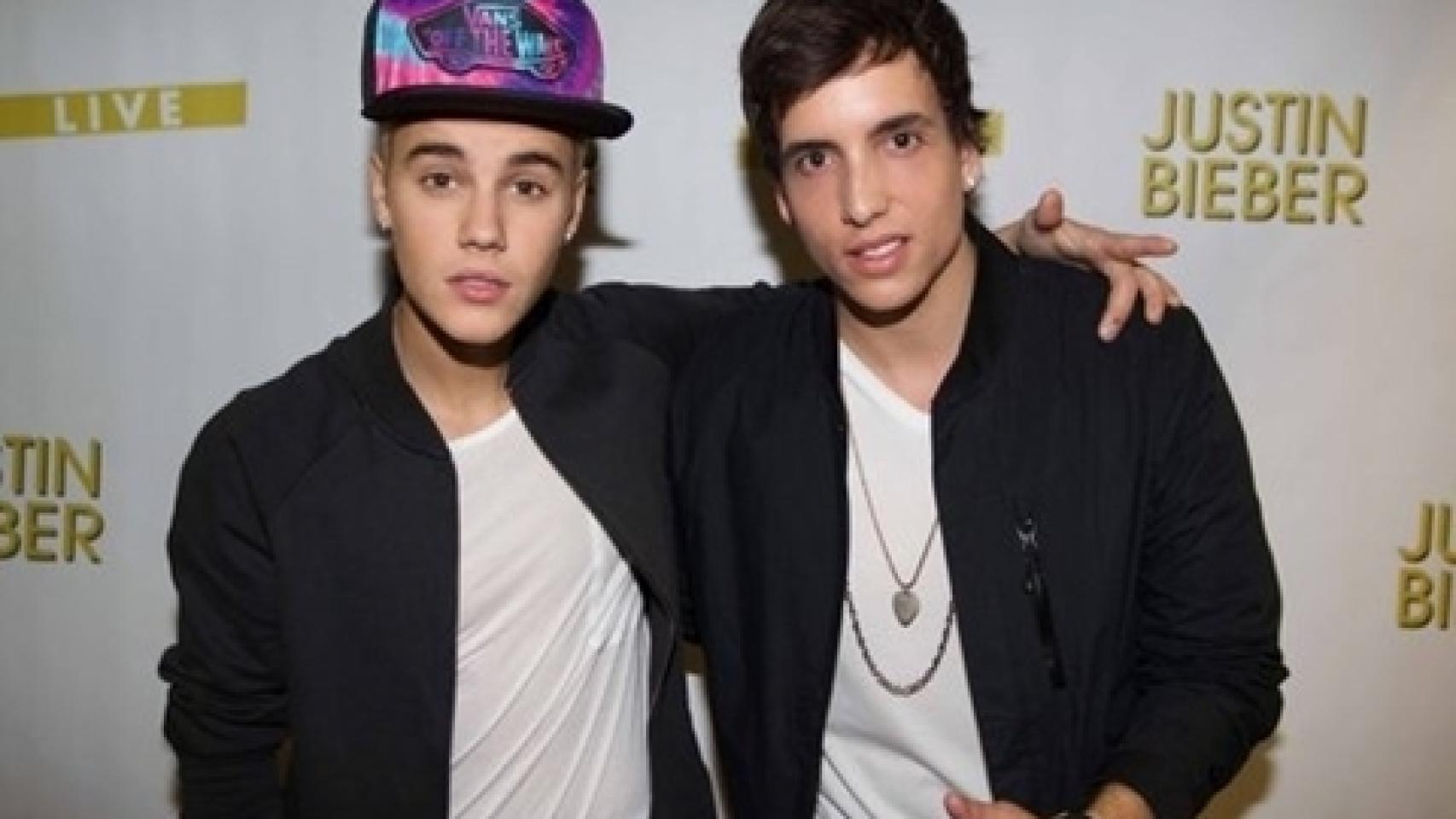 Xuso Jones posa con Justin Bieber antes de un concierto