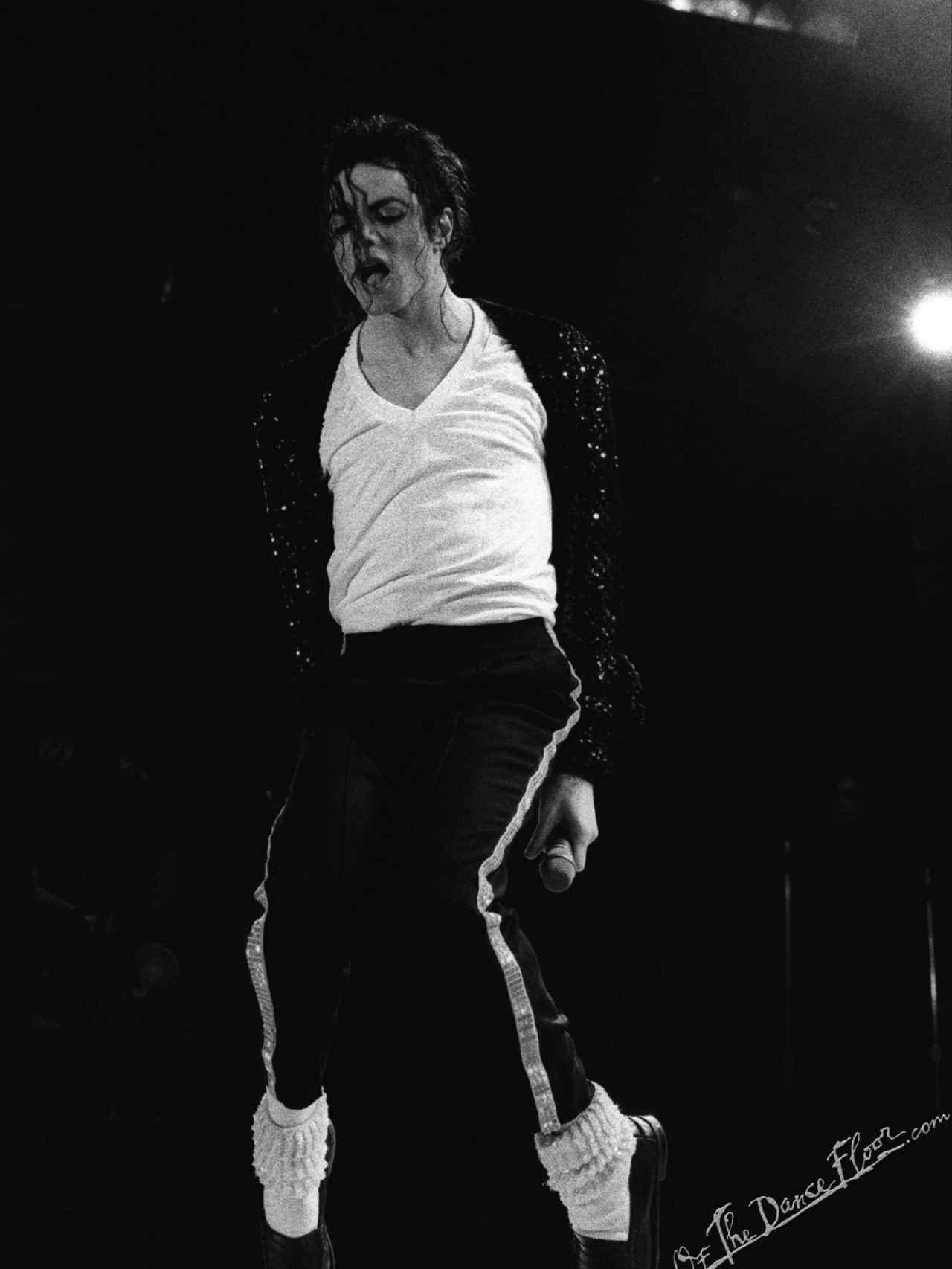 Michael Jackson con sus inseparables calcetines blancos