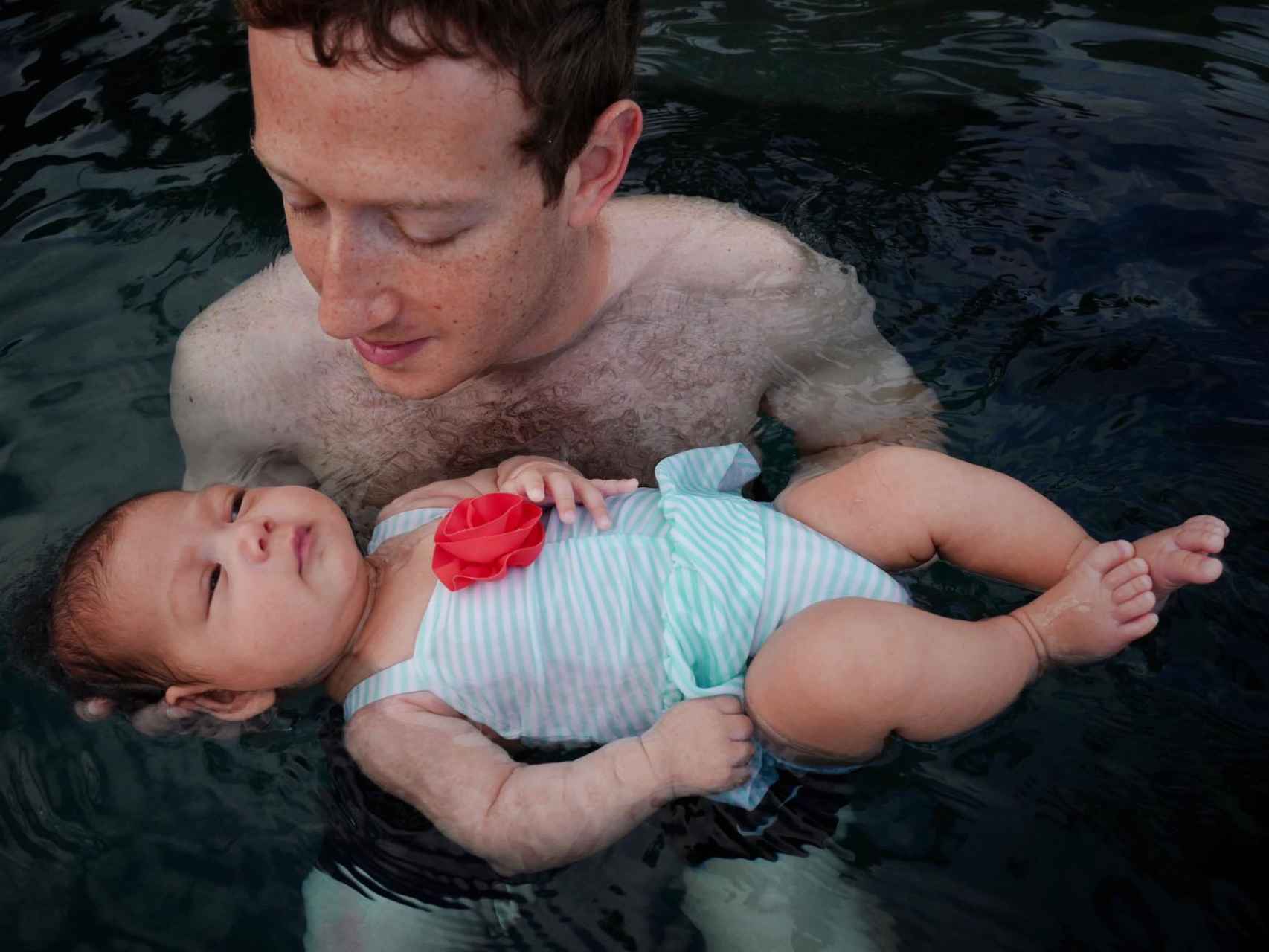 Mark Zuckerberg ha compartido el primer baño de su hija Max