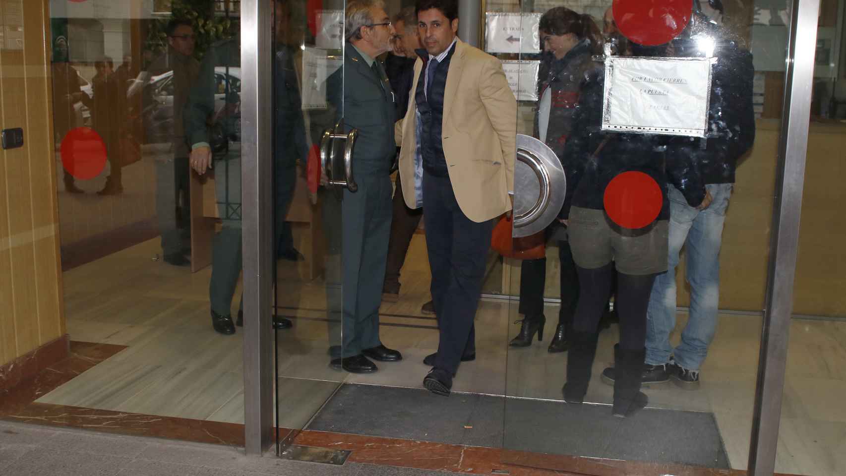 Fran Rivera saliendo de la Fiscalía de menores de Sevilla
