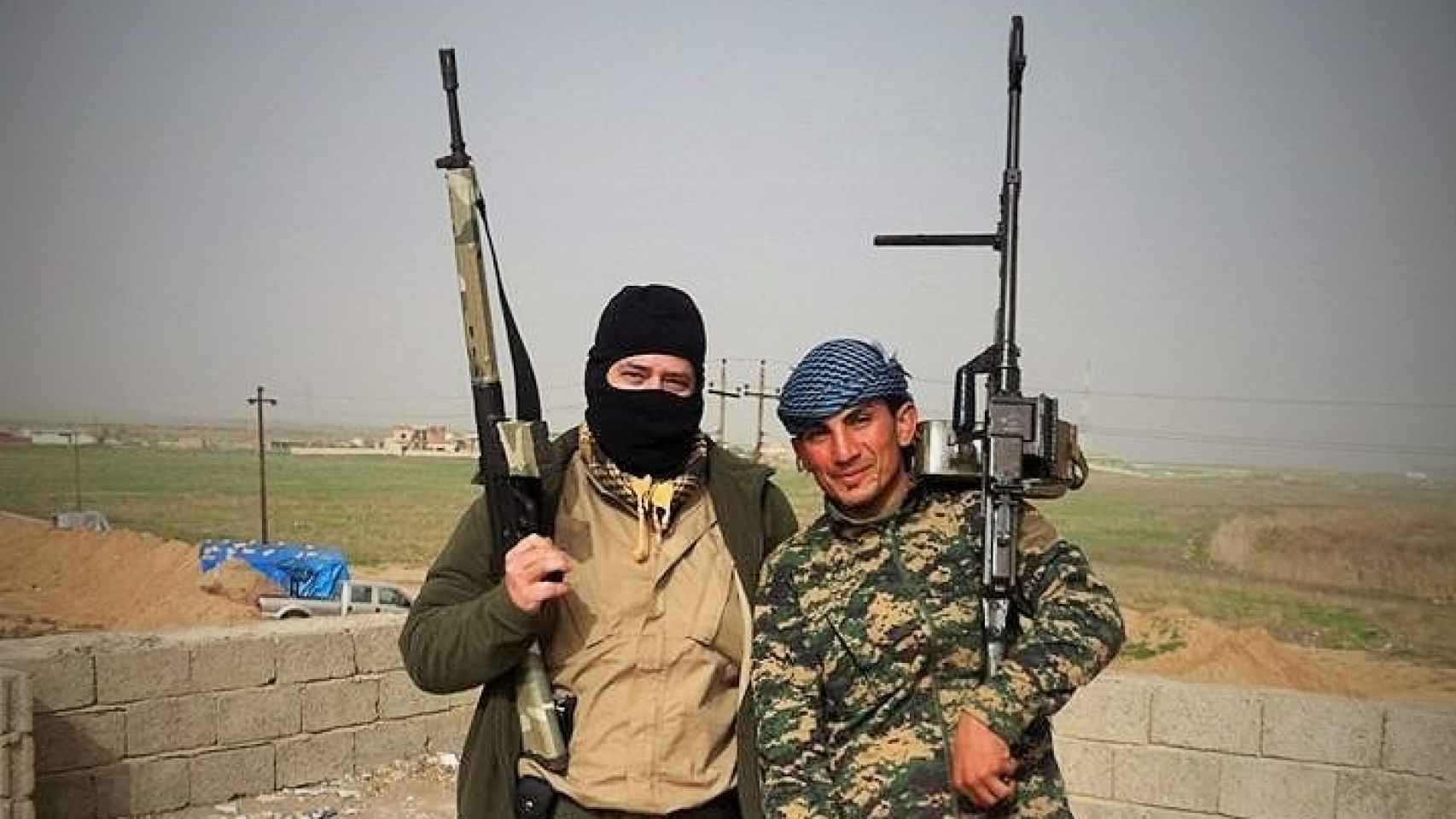 Los Peshmerga acogen a los dos soldados españoles.