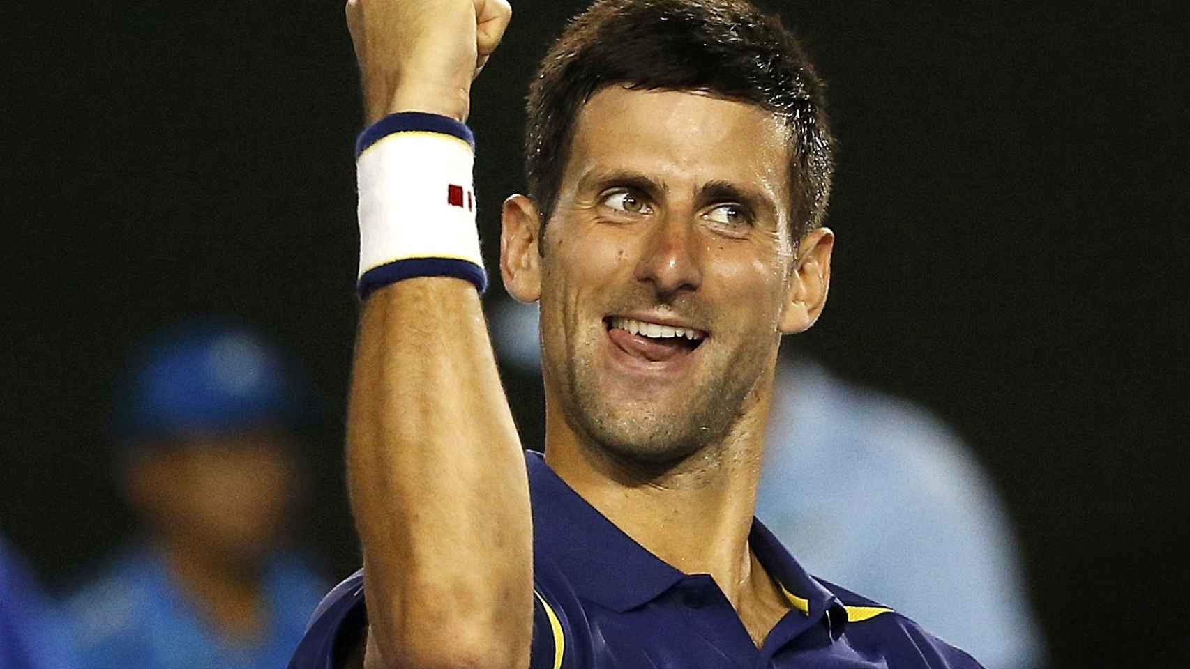 Djokovic celebra su victoria sobre Federer en semifinales de Australia.