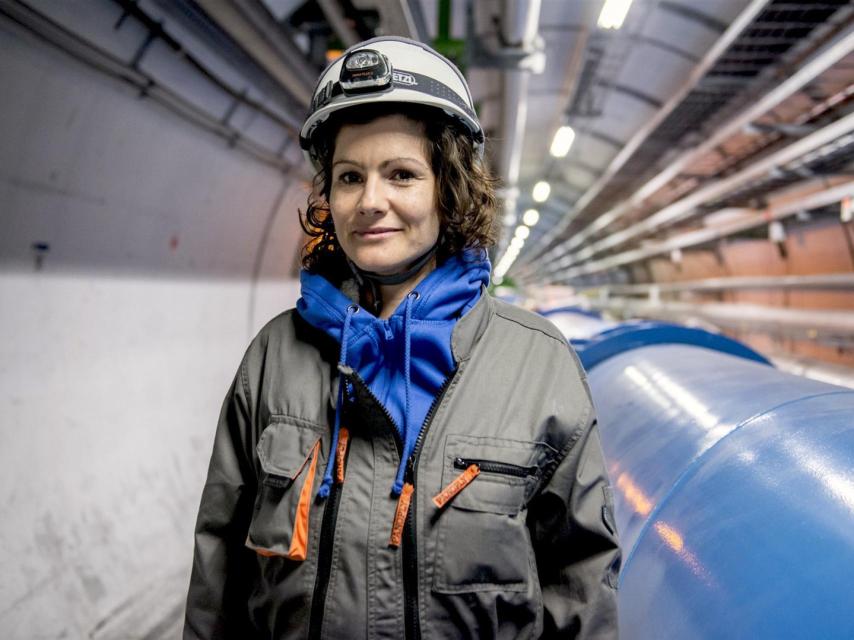 Una física en el túnel del LHC.