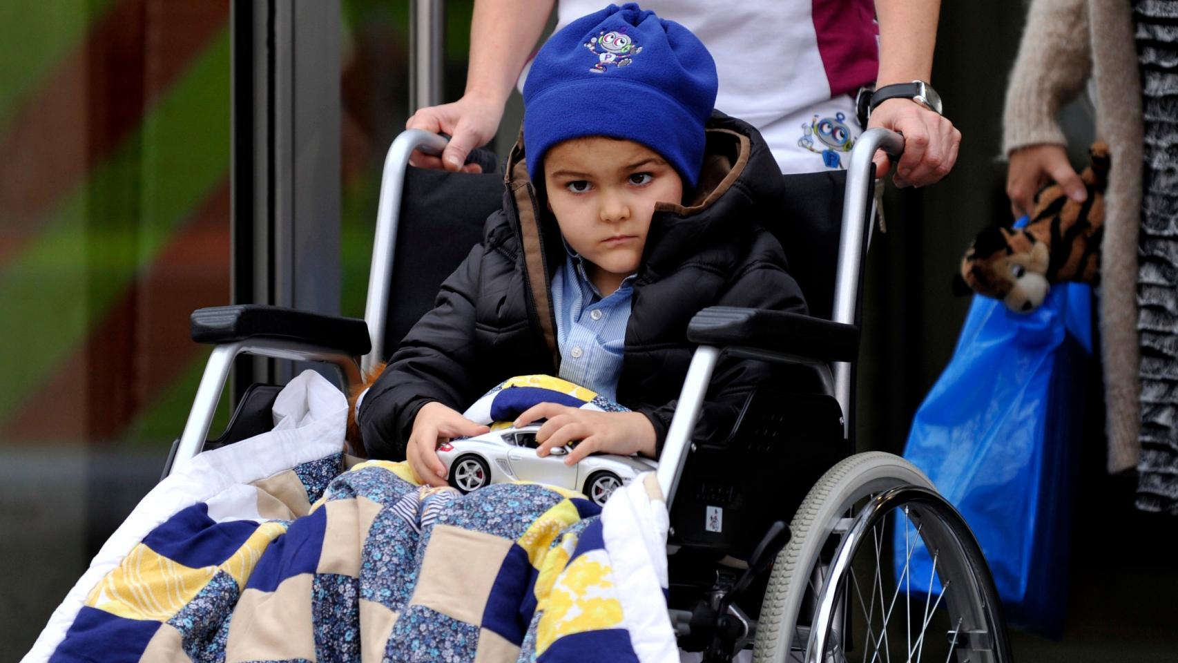 Ashya King, tras recibir su tratamiento en Praga.