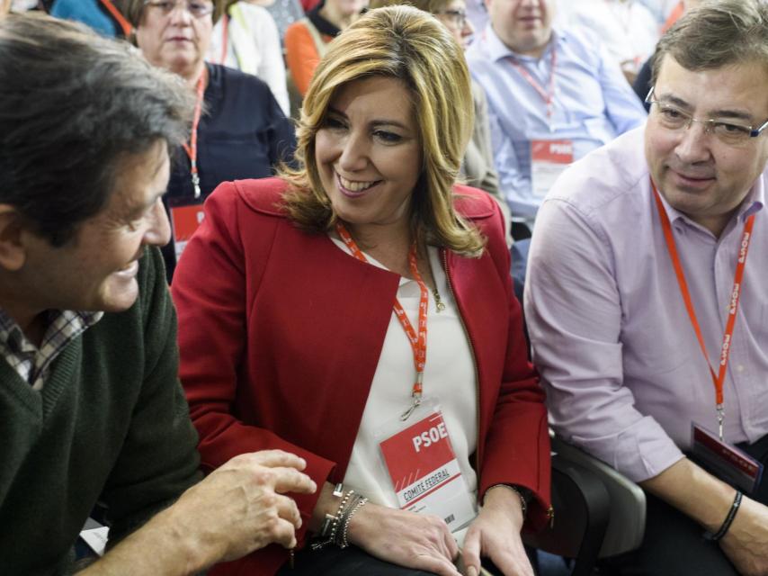 Susana Díaz, entre Javier Fernández y Guillermo Fernández Vara.