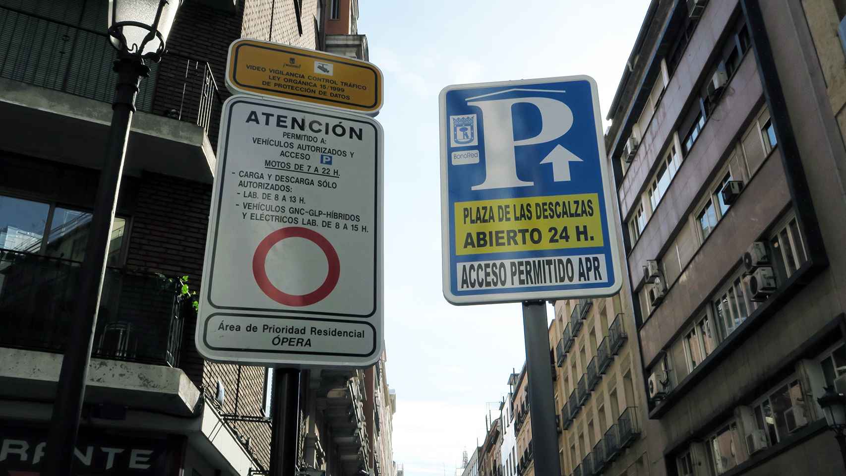 La nueva señal instalada en la calle Leganitos 24 en Madrid