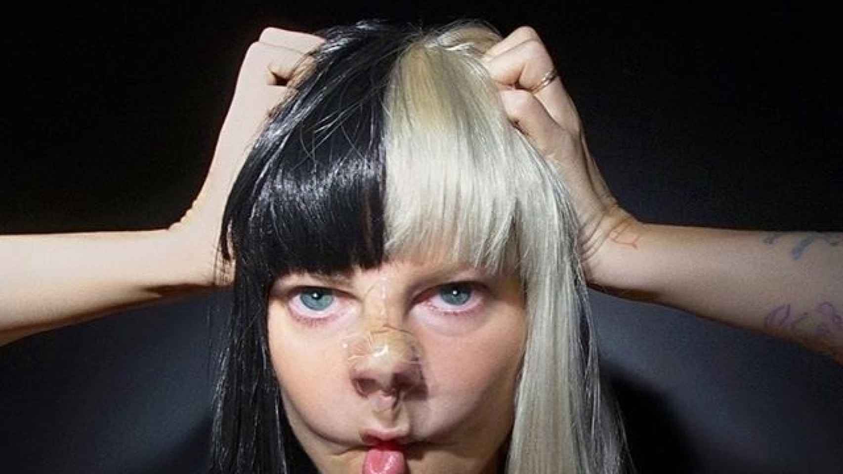 Portada a cara descubierta de This Is Acting, el último disco de Sia