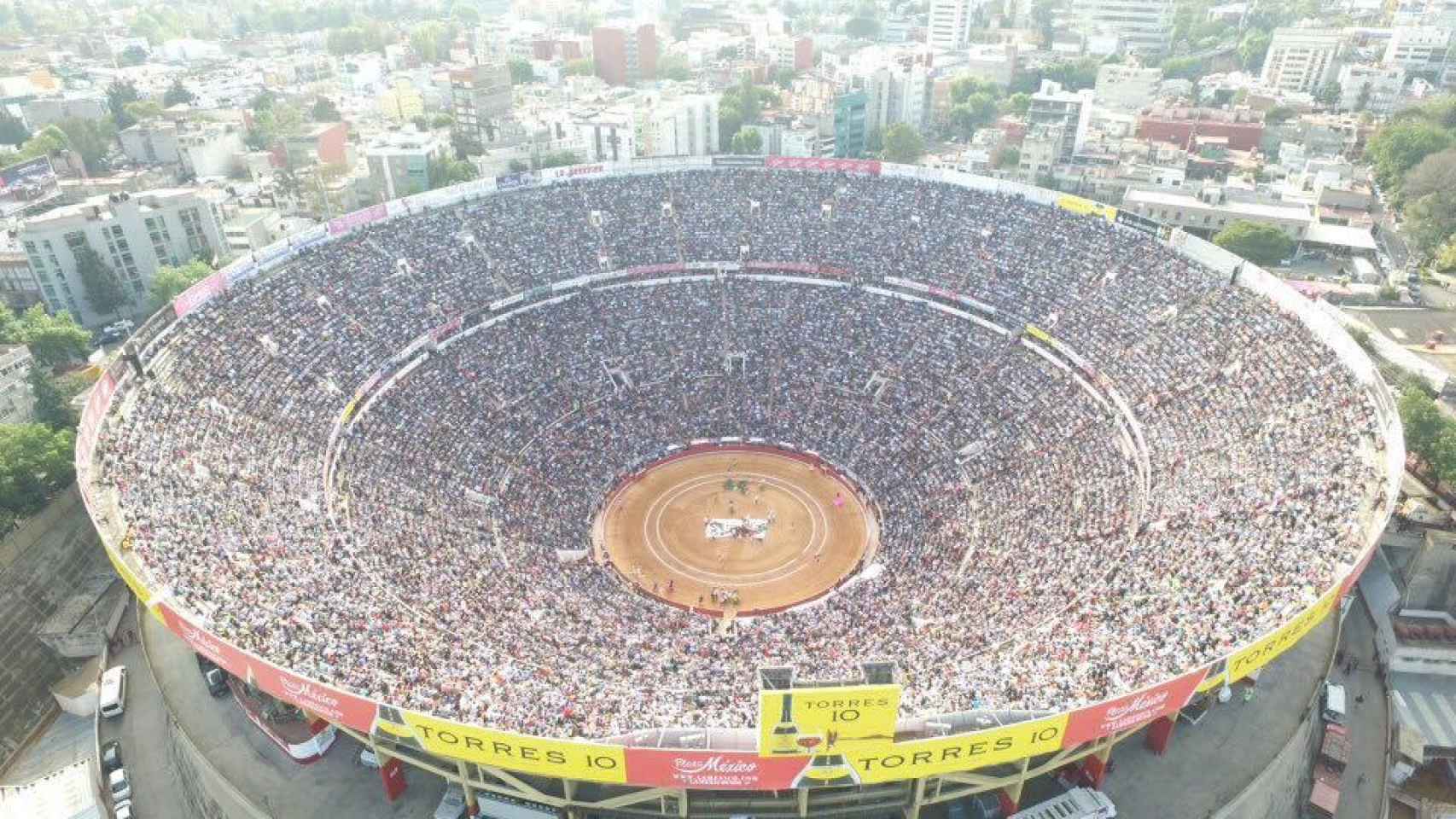 Vista cenital de la Plaza México.