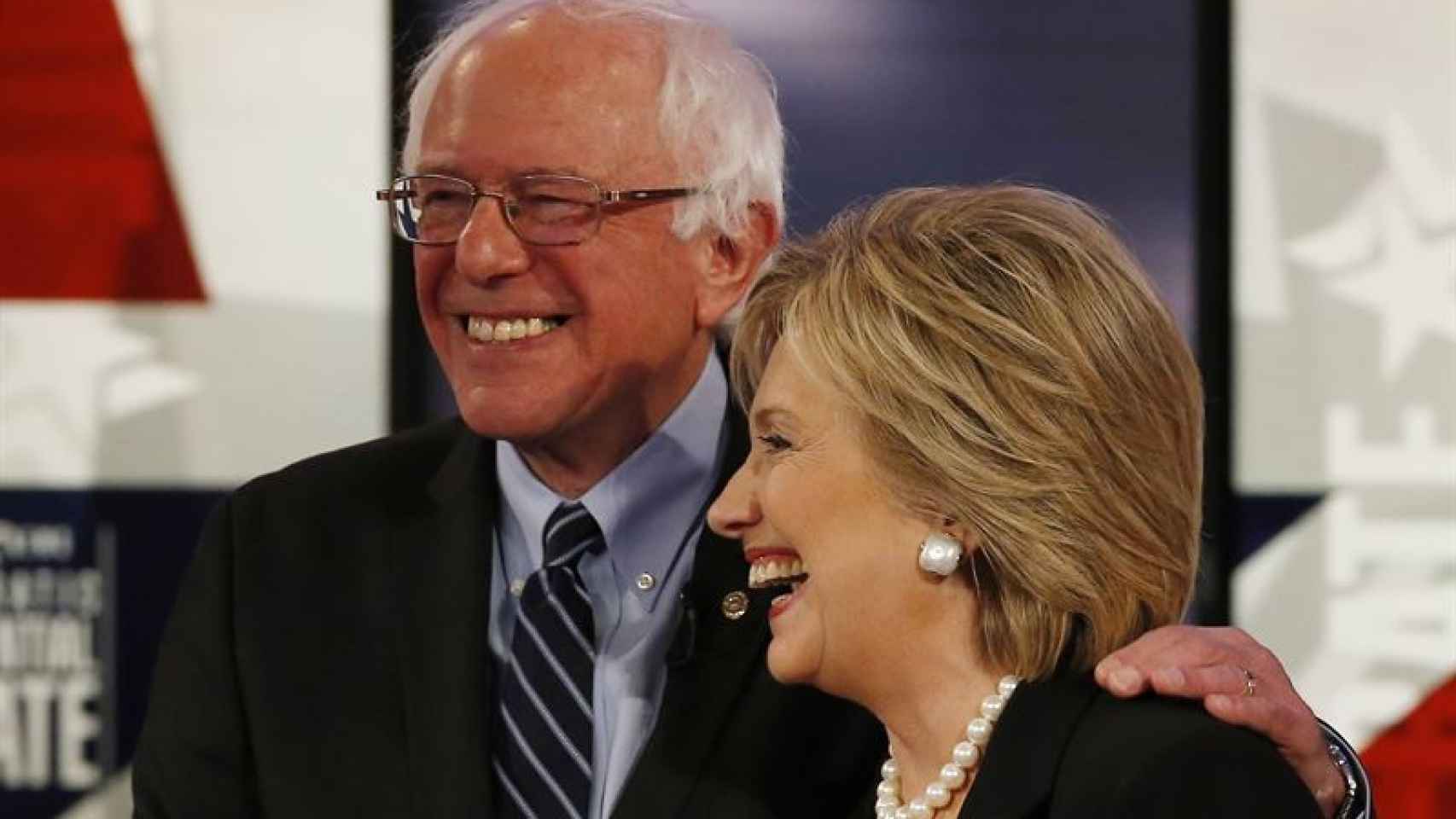 Bernie Sanders, junto a Hillary Clinton.