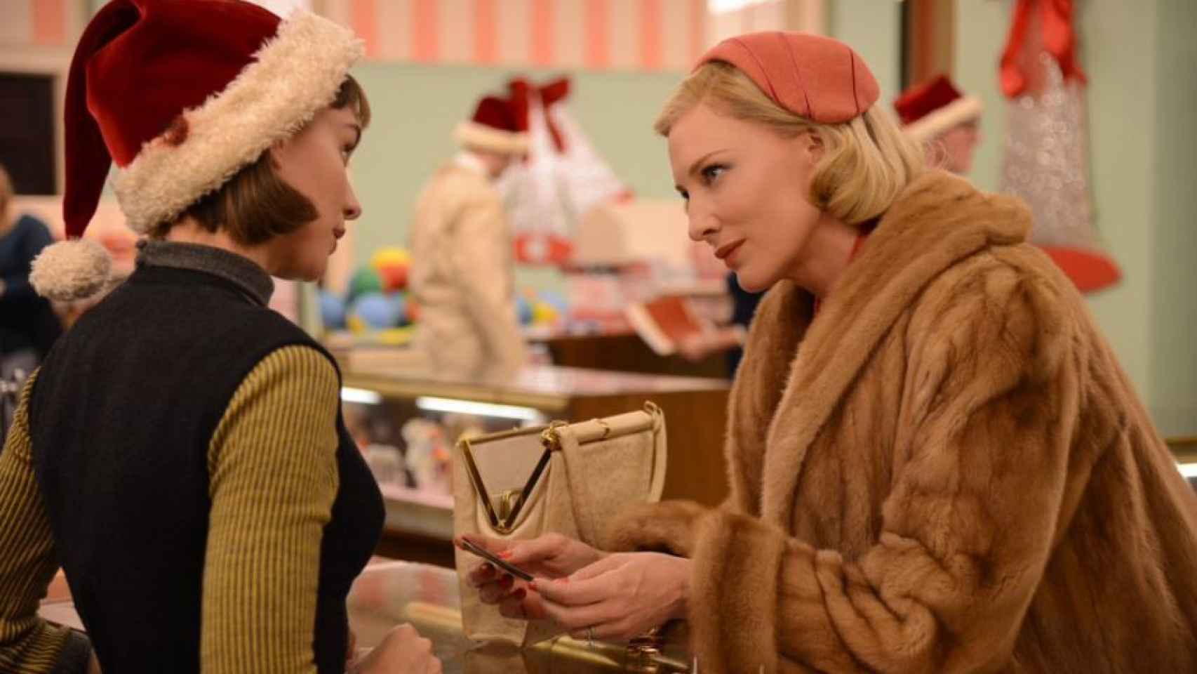 Rooney Mara y Cate Blanchett en un fotograma de Carol