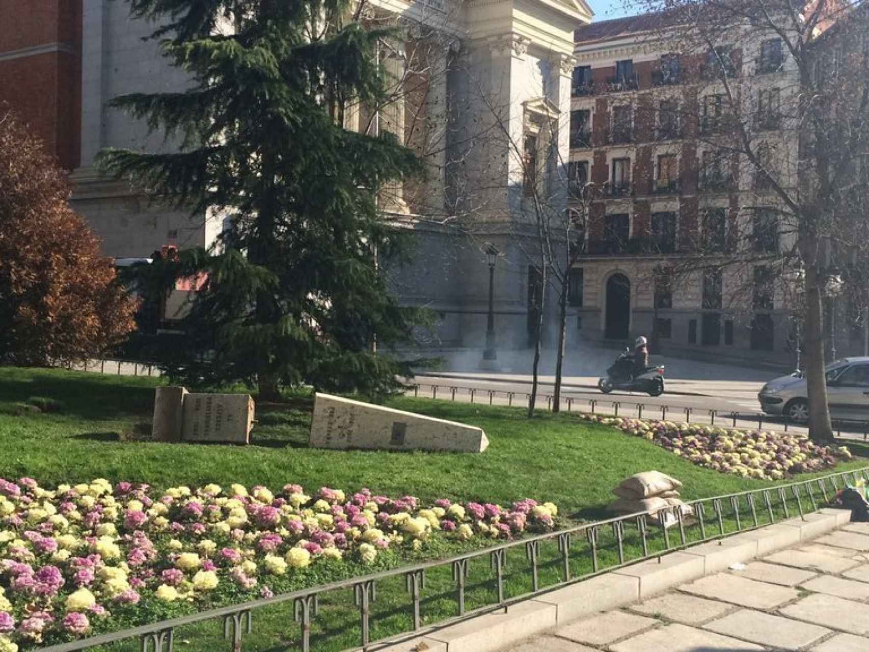 El monolito al alférez caído en La Plaza de Felipe IV
