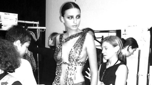 Mayte de la Iglesia en el backstage de Yves Saint Laurent por Tom Ford