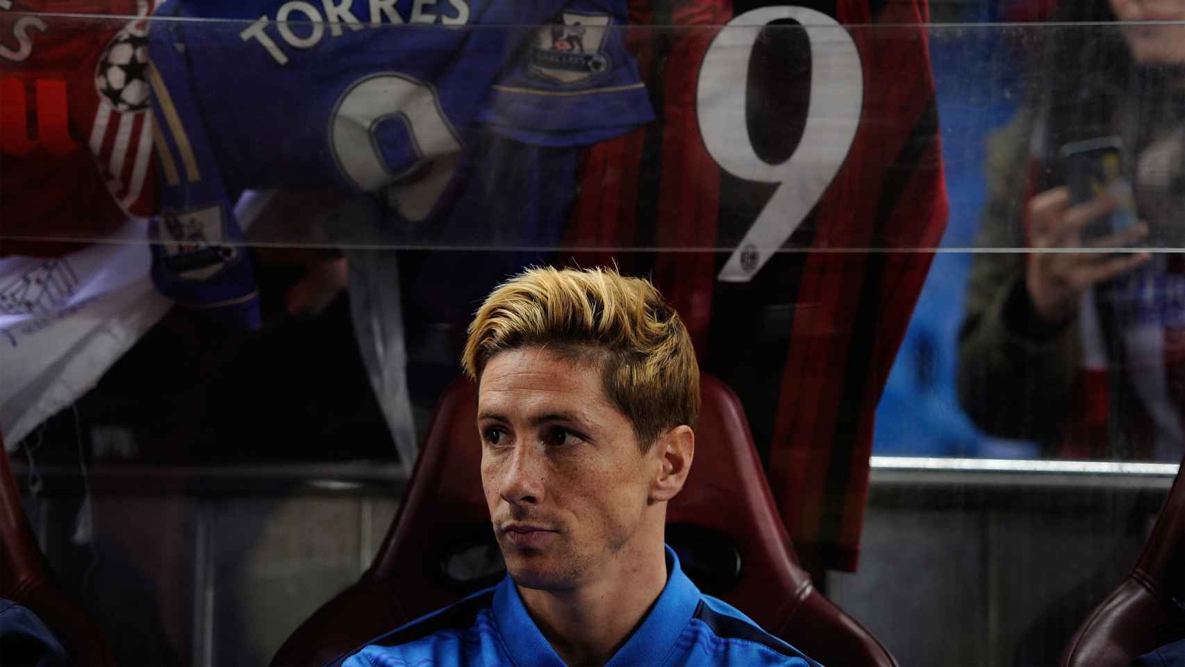 Fernando Torres en el banquillo rojiblanco.