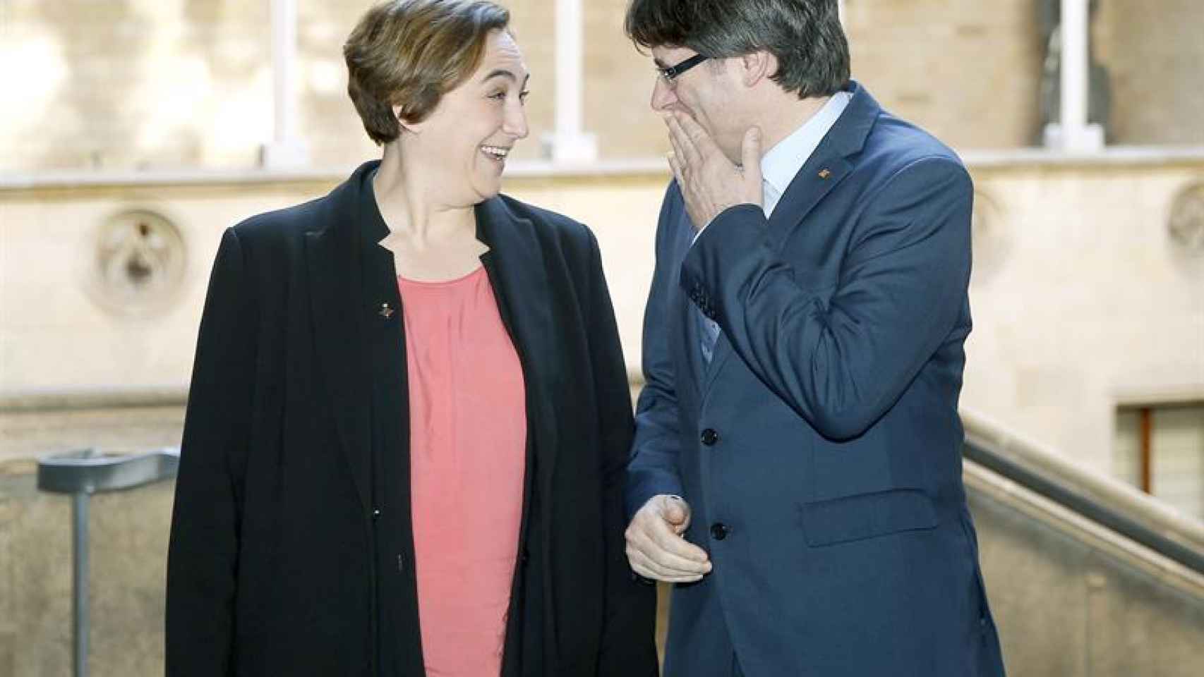 La alcaldesa de Barcelona, Ada Colau y el presidente de la Generalitat, Carles Puigdemont.