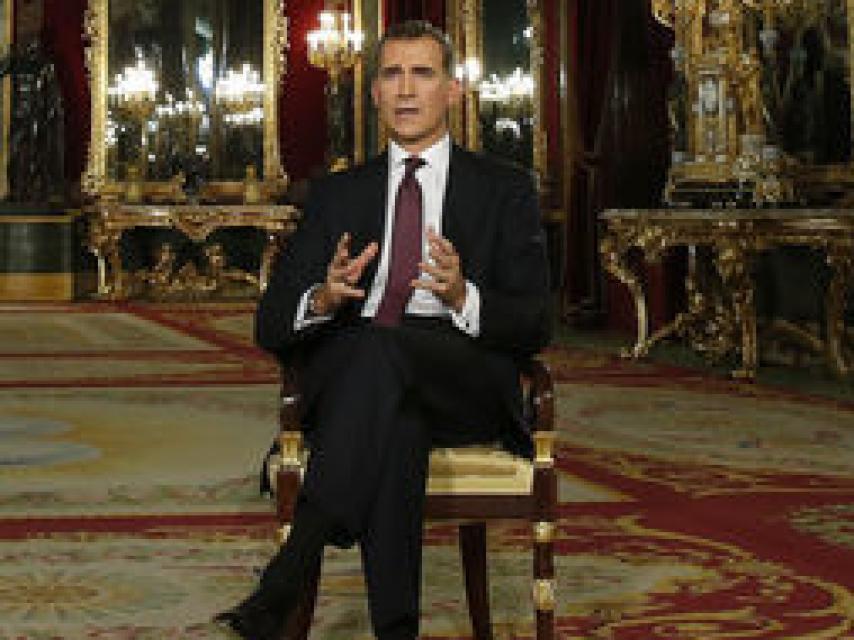 El Rey Felipe VI durante el mensaje de Navidad de 2015, grabado en el Palacio Real.