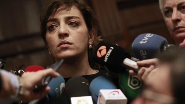 La concejal de Cultura, Celia Mayer, da explicaciones a los medios