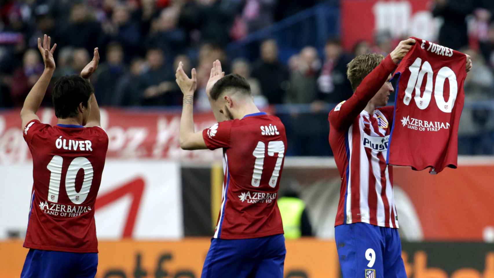 Fernando Torres celebra su gol 100 en el Vicente Calderón
