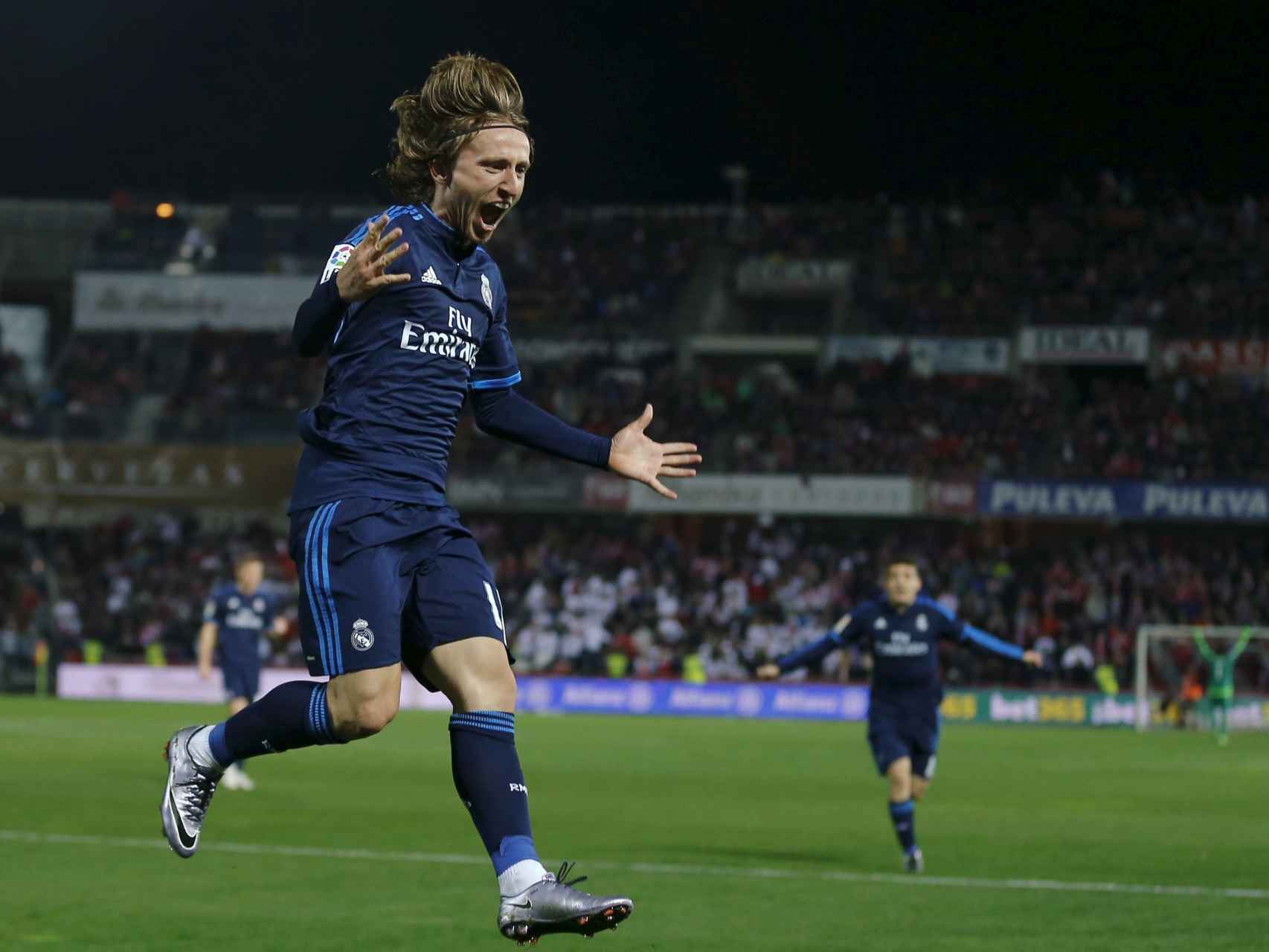 Modric celebra su gol ante el Granada.